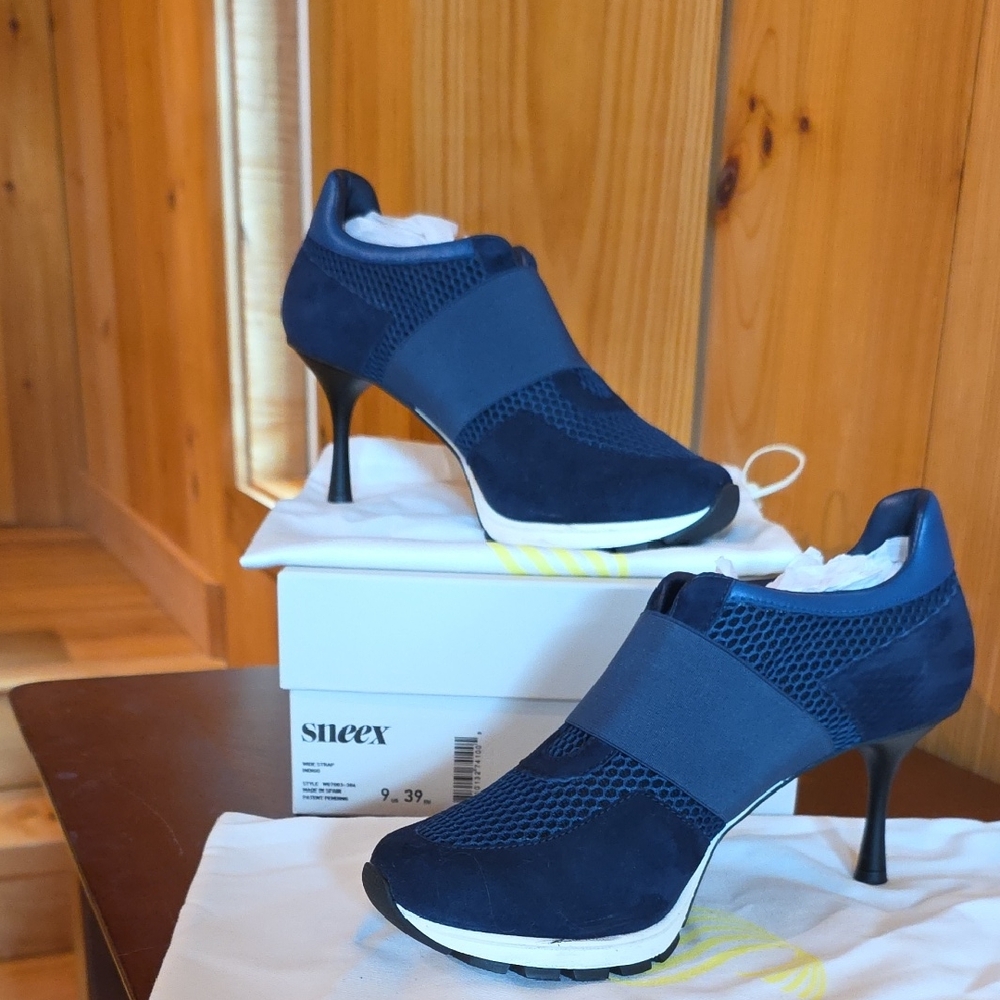 SNEEX- The Icon. Wide Strap Indigo. Style W07003-304